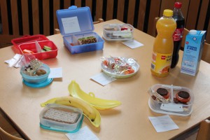 Ausstellung der Beispiele für kreative Ideen zur Gestaltung des Zweitfrühstücks in der KiTa